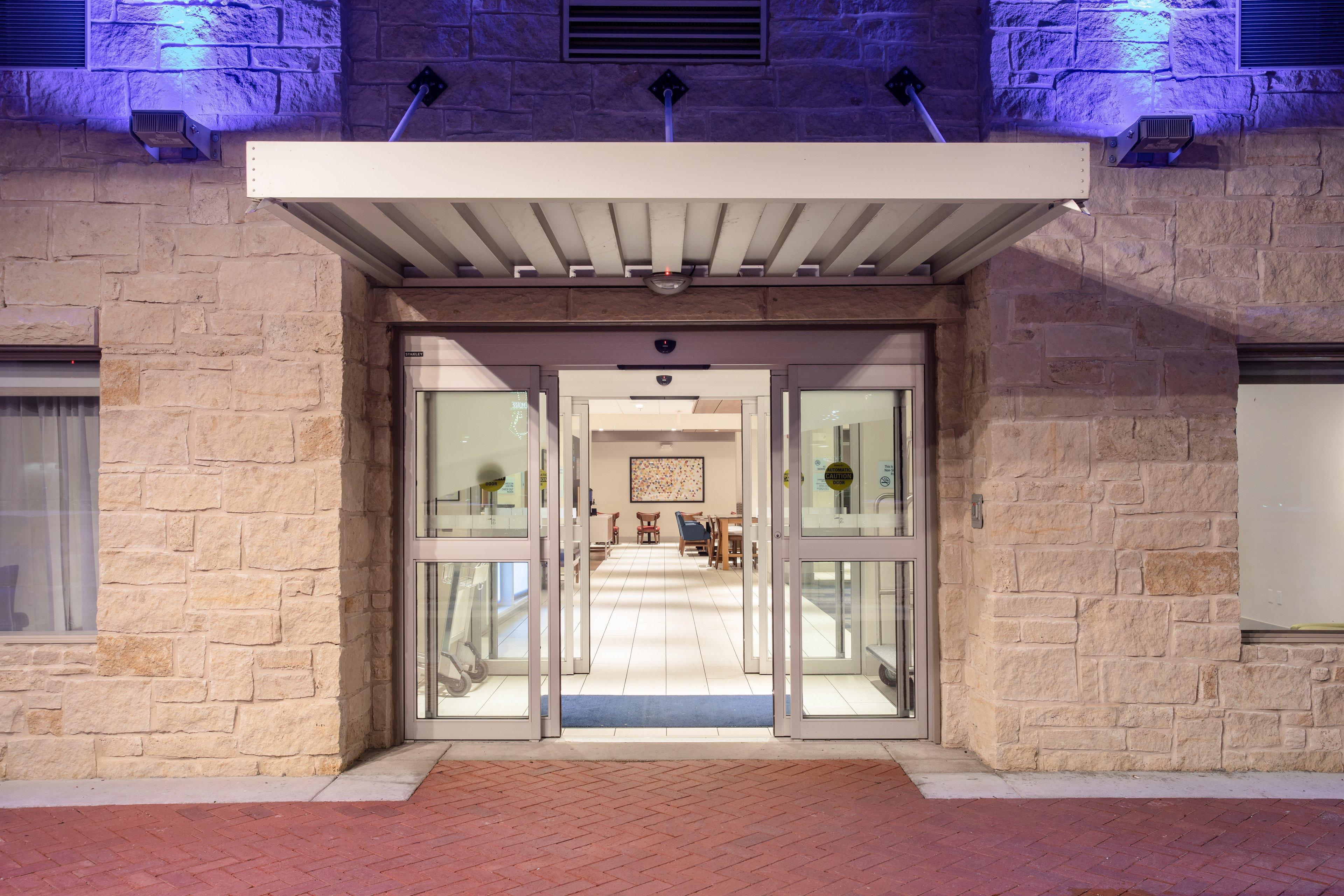 Holiday Inn Express & Suites Manhattan By Ihg Exteriér fotografie