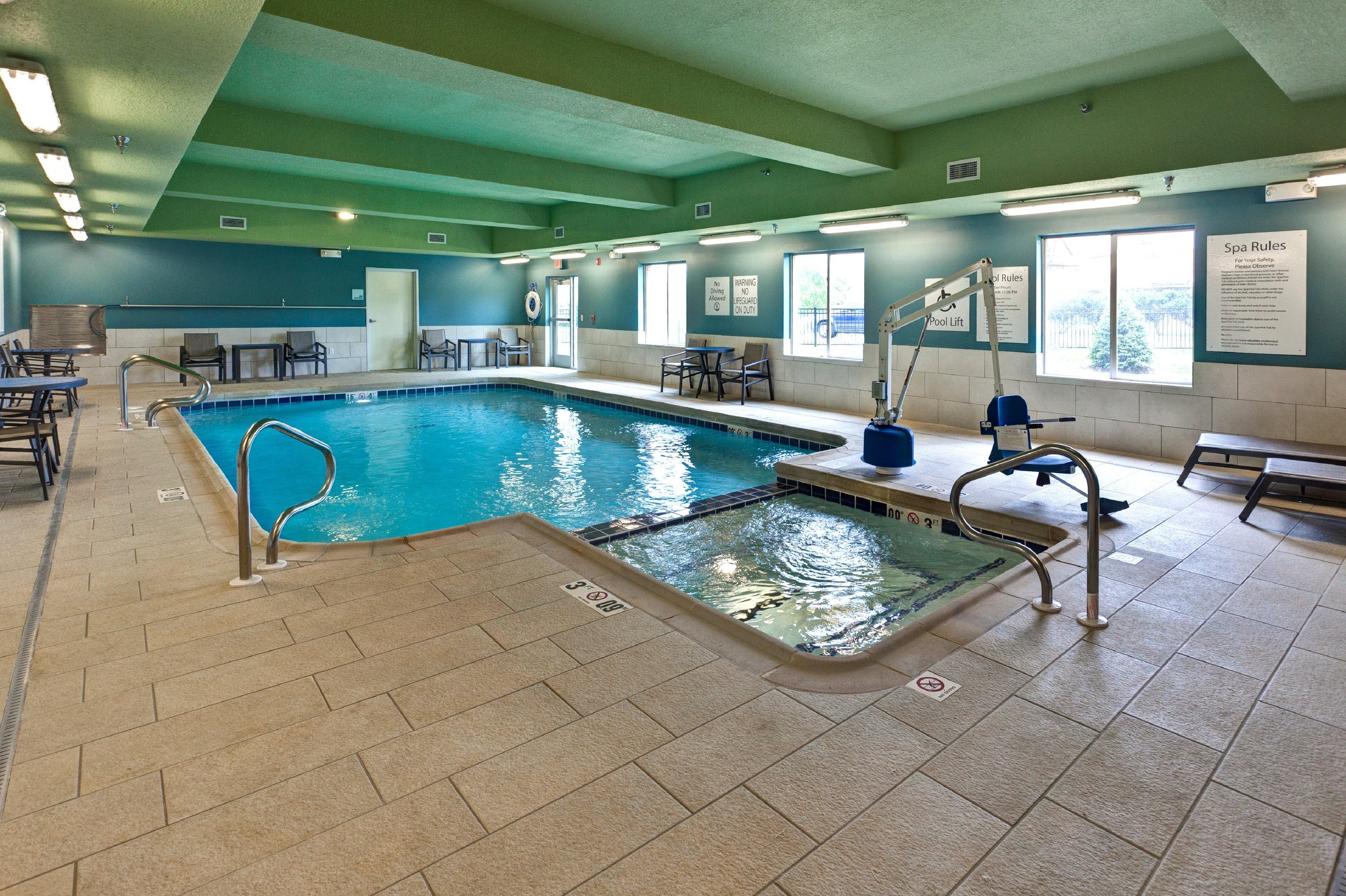Holiday Inn Express & Suites Manhattan By Ihg Exteriér fotografie