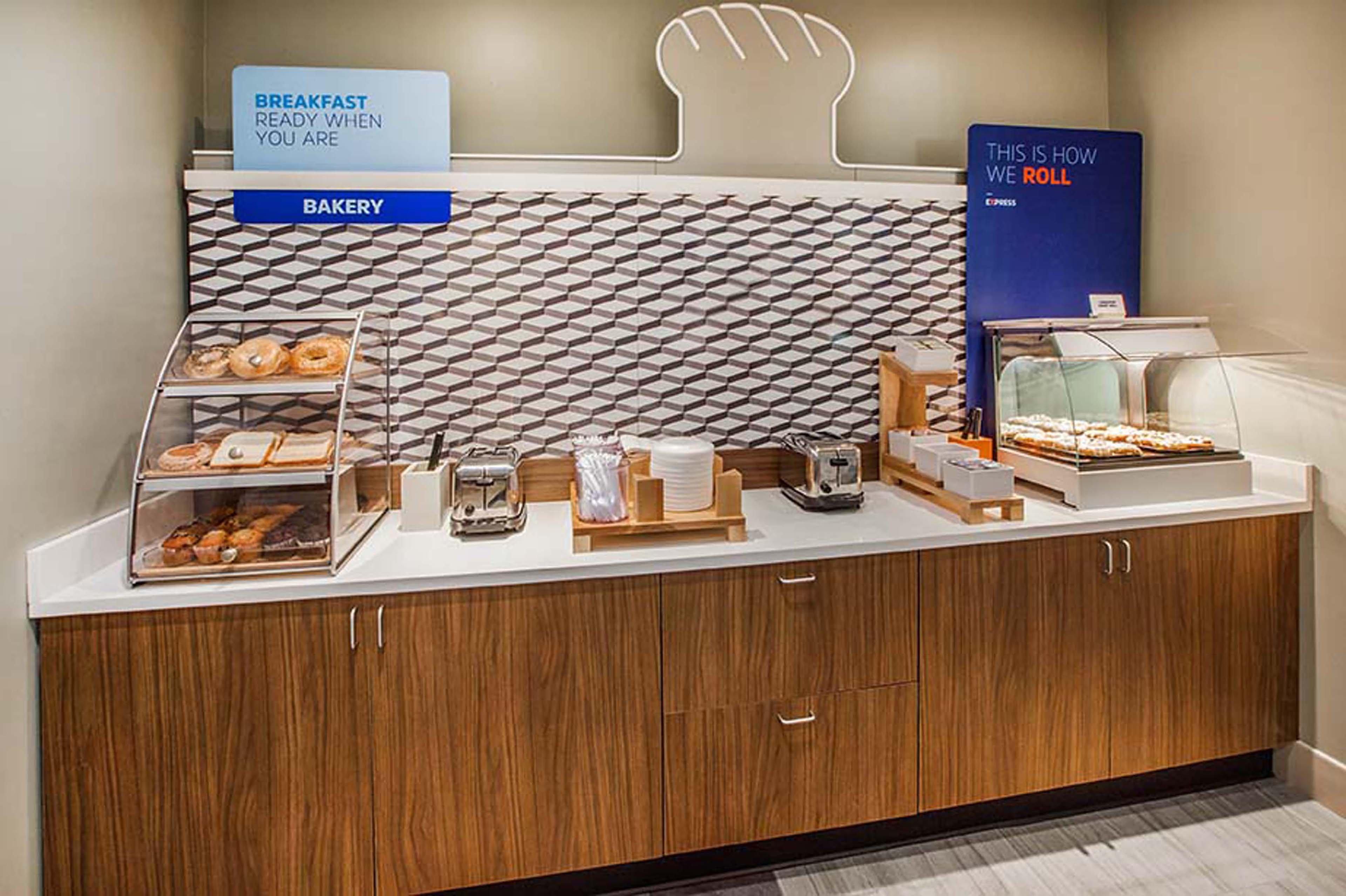 Holiday Inn Express & Suites Manhattan By Ihg Exteriér fotografie