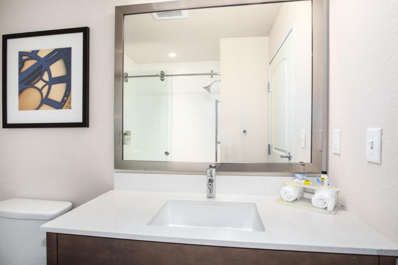 Holiday Inn Express & Suites Manhattan By Ihg Exteriér fotografie